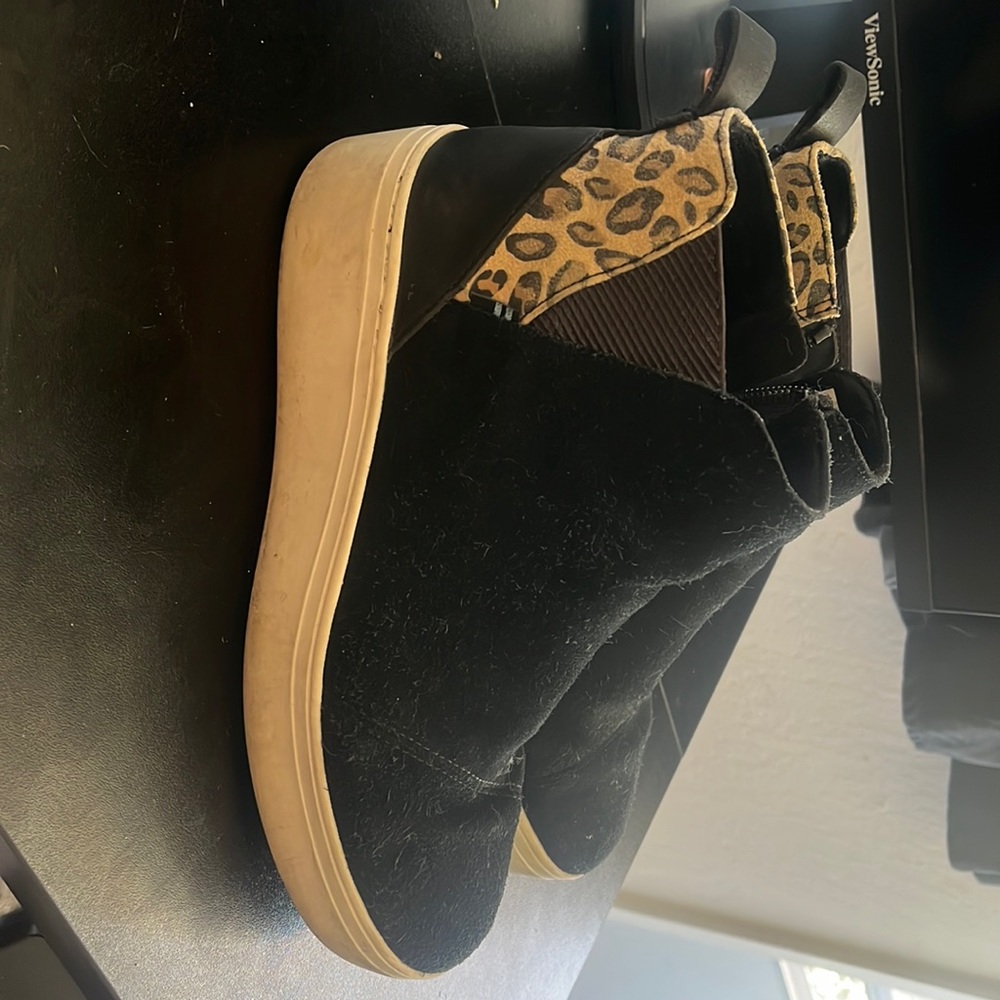 Cheetah print toms